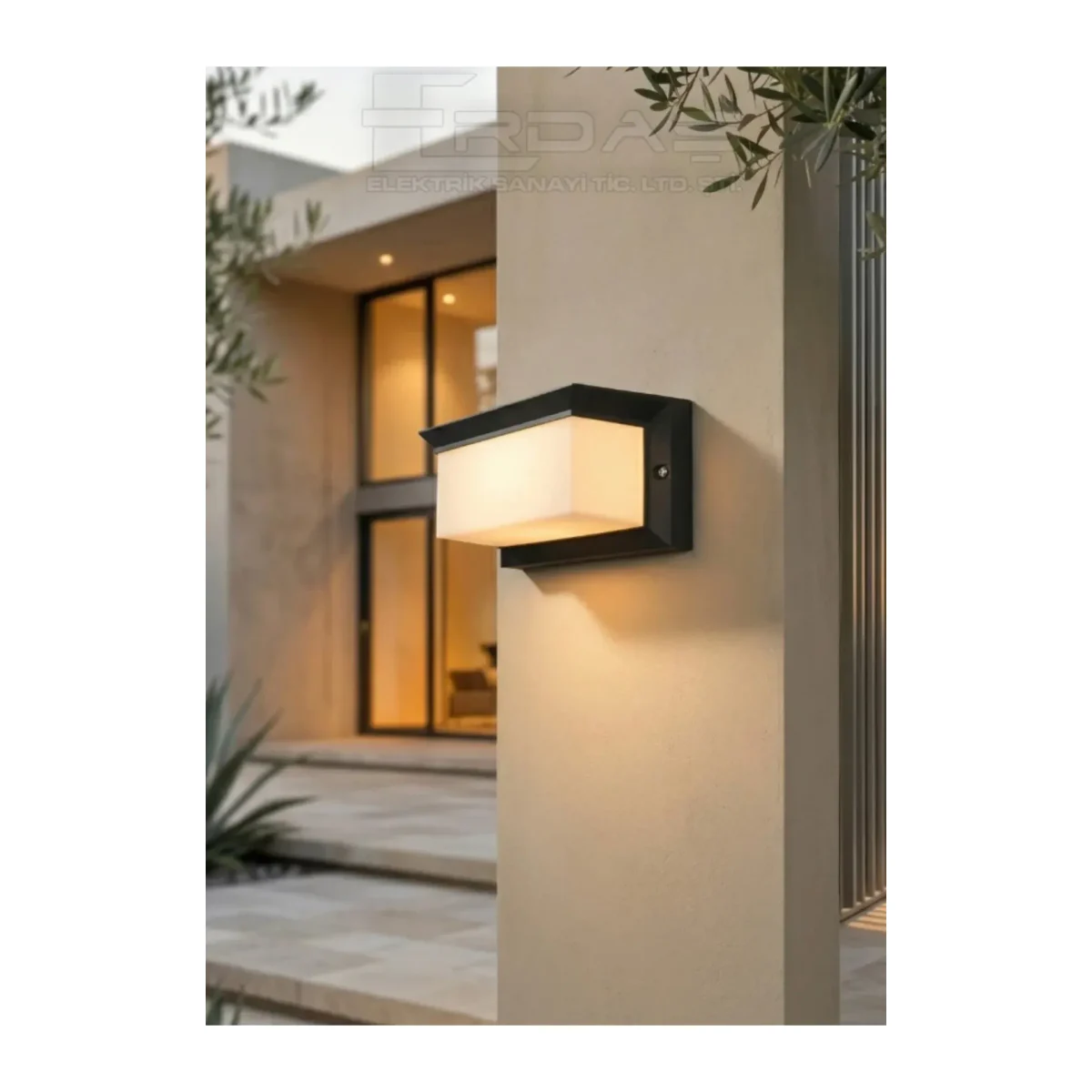 Lunar E27 Bahçe Duvar Apliği IP54 60W (120x120x250 mm)